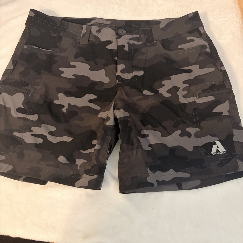 Eddie Bauer First Ascent Guide Cargo Hiking Shorts Women P8 Petite Grey Camo EUC